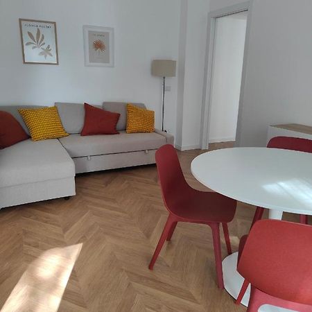 Elegante Bilocale A Milano Con Balcone Apartment Exterior foto