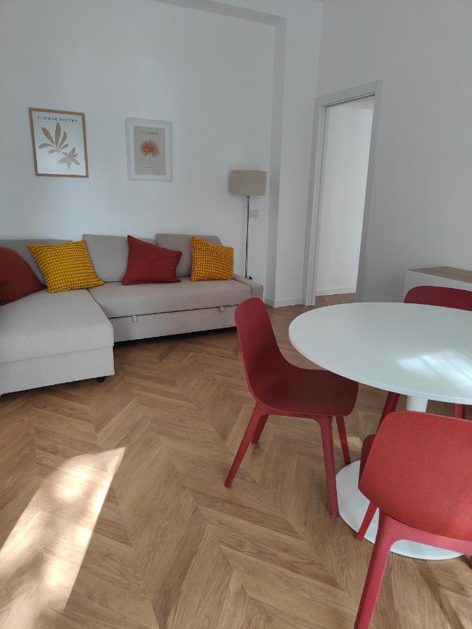 Elegante Bilocale A Milano Con Balcone Apartment Exterior foto