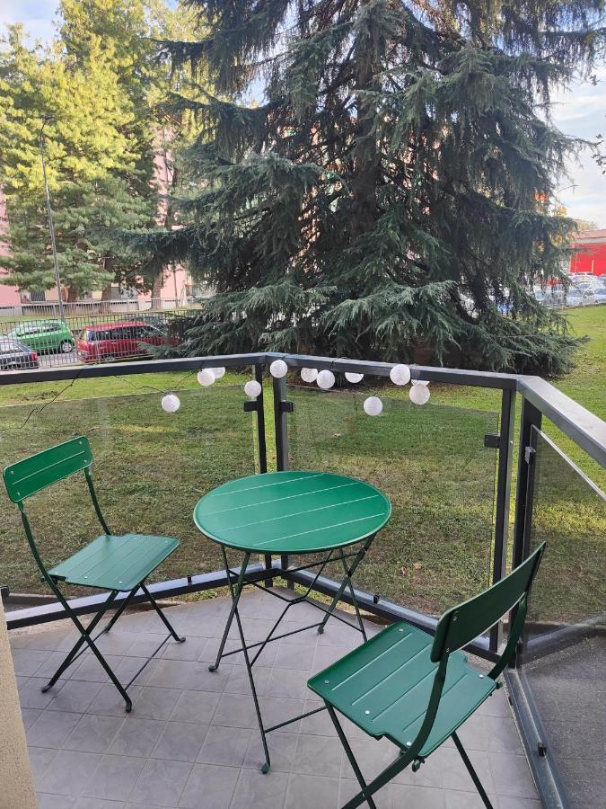 Elegante Bilocale A Milano Con Balcone Apartment Exterior foto